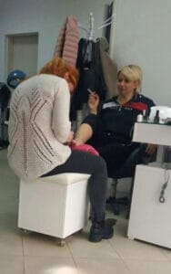 darija-kisic-bez-maske-u-salonu • N2 portal