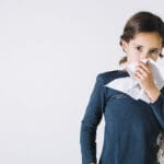 devojcica-krvarenje-iz-nosa