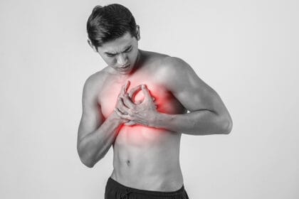muskarac-bol-u-grudima-srce