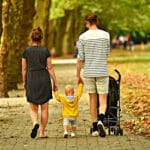 porodica-setnja-park