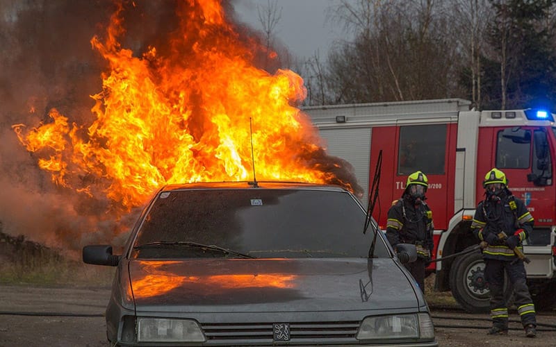 • N2 portal pozar-automobil-vatrogasci
