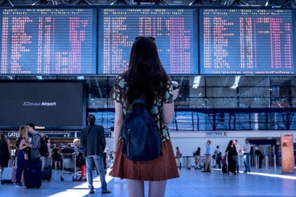 aerodrom-putovanja-putnici