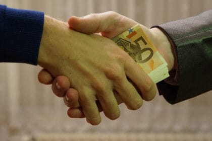 mito-novac-podmicivanje