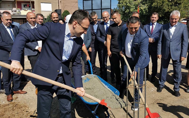petkovic-polaganje-kamena-temeljca-za-novi-univerzitet-u-kosovskoj-mitrovici-(2)