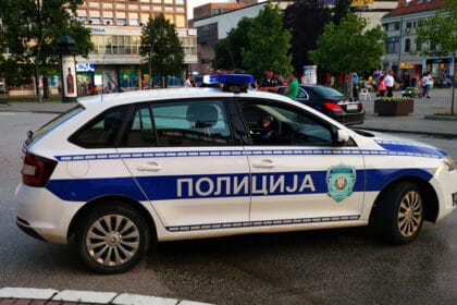 policija-automobil