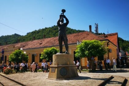 spomenik-trubacu-guca