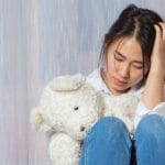 devojcica-tuga-strah-igracka