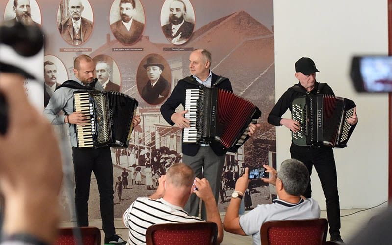 • N2 portal koncert-zlatni-harmonikasi-kraljeva