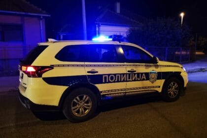 policija-automobil-rotacija