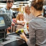 prodavnica-roba-naplata-kasa-kasirka