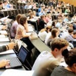 studenti-amfiteatar-fakultet