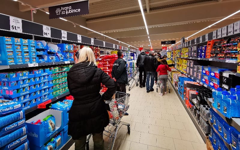 market-prodavnica-kupovina-musterije