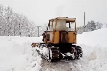 rasciscavanje-snega-masina