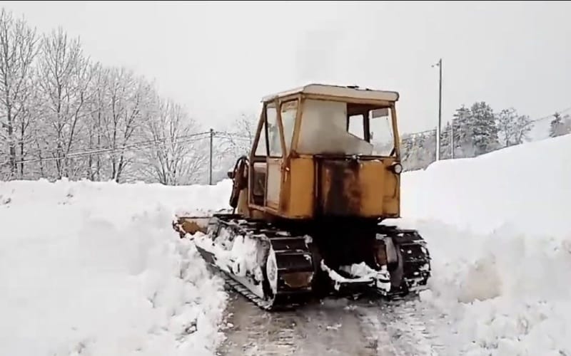 rasciscavanje-snega-masina