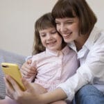 mama-cerka-telefon-selfi
