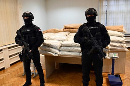 zaplenjeno-300-kilograma-marihuane-u-velikom-trnovcu-2