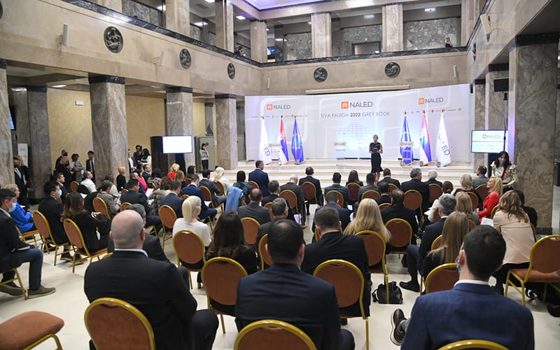 naled-siva-knjiga-14