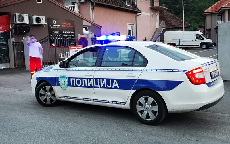 policija-automobil-rotacija