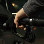 tocenje-goriva-automobil-pumpa