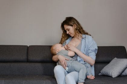 majka-i-beba-dojenje