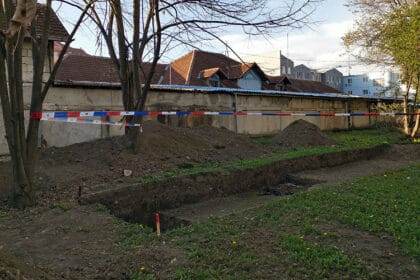 narodni-muzej-cacak-dvoriste-bomba-granata-foto-nenad-nesovic-n2