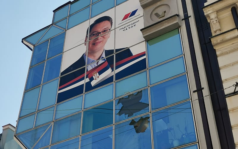 sns-cacak-razbijeno-staklo-foto-nenad-nesovic-n2