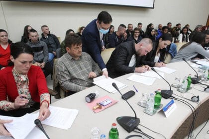 potpisivanje-ugovora-za-jos-65-kuca-u-selima-srbije