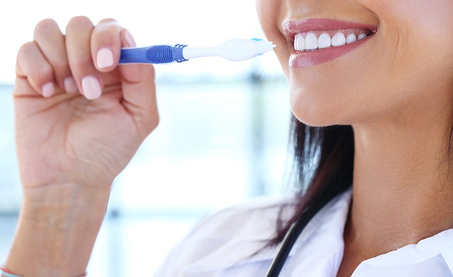 oralna-higijena-cetkica-osmeh-devojka