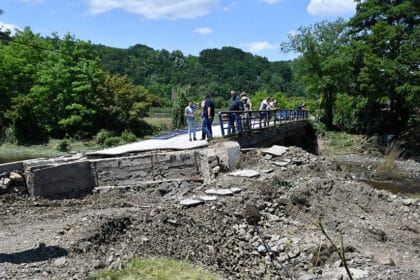 unisten-most-poplava-reka-kamenica