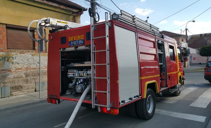 • N2 portal cacak-curenje-gasa-moravska-vatrogasno-vozilo-foto-nenad-nesovic-n2
