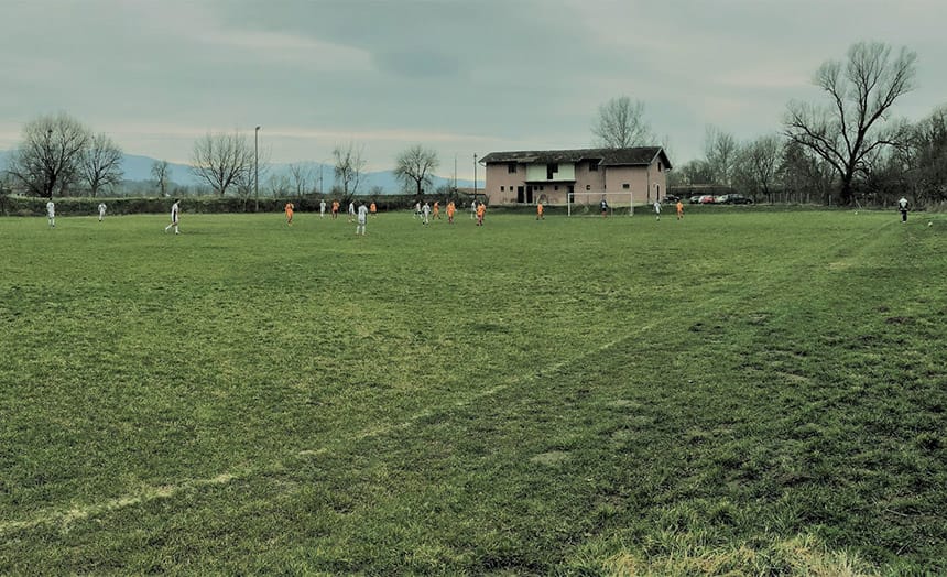 fudbalski-teren-fudbaleri