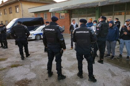 policija-protest-preljina-demonstranti-foto-nenad-nesovic-n2