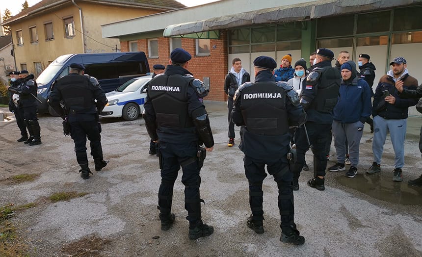 policija-protest-preljina-demonstranti-foto-nenad-nesovic-n2