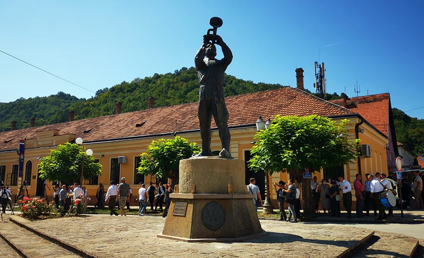 • N2 portal spomenik-trubacu-guca-sabor-foto-nenad-nesovic