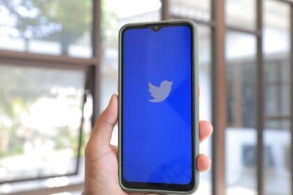 mobilni-telefon-tviter