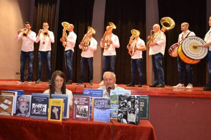 sajam-knjiga-na-saboru-trubaca-u-guci-trubaci