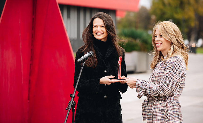 mia-bjelogrlic-dobitnica-priznanja-za-zensku-hrabrost-2