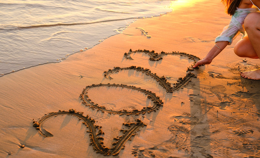 nova-godina-plaza-devojka