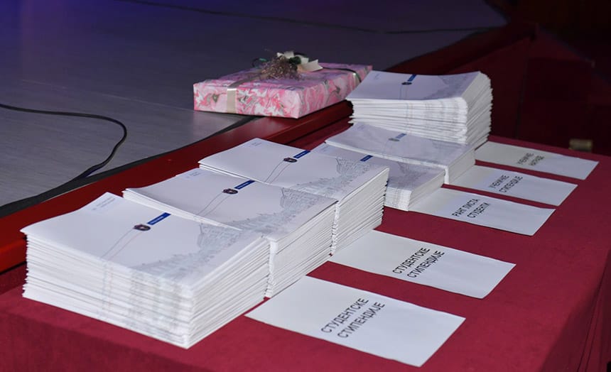 dodela-stipendija-i-nagrada-najbolji-ucenici-studenti-2