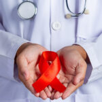 doktor-svetski-dan-borbe-protiv-side-znak-u-rukama