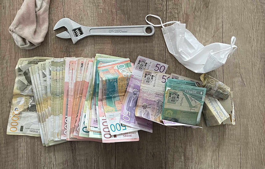 • N2 portal uhapsene-osumnjicene-za-obijanje-i-pljacku-stanova-1