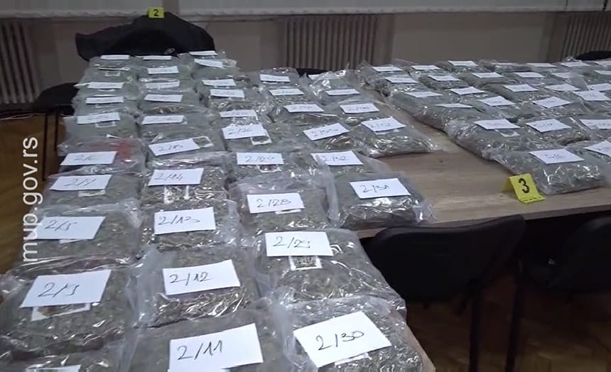 zaplena-120-kg-marihuane-auto-put-3