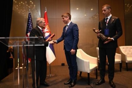 david-vujic-dodela-nagrade-majka-srbija