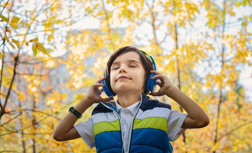 dete-slusalice-priroda