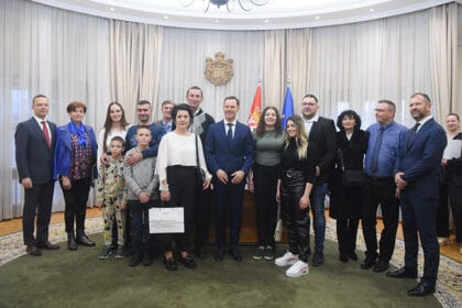 potpisivanje-ugovora-stanovi-uzmi-racun-i-pobedi