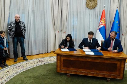 potpisivanje-ugovora-stanovi-uzmi-racun-i-pobedi