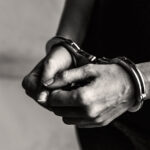 uhapsena-zena-lisice-na-rukama