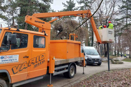 postavljanje-led-rasvete-u-cacku