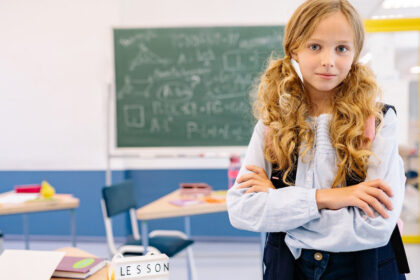 devojcica-u-ucionici