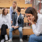 mladi-devojka-tuga-zabrinutost